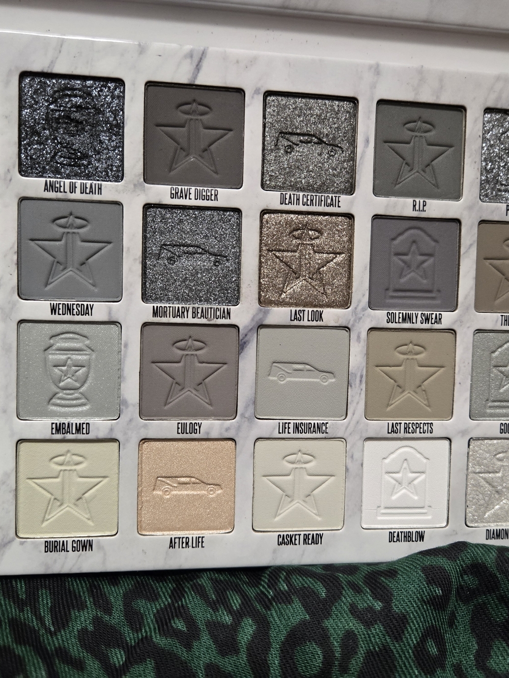 Jeffree Star Cremated Eyeshadow Palette - White Marble Packaging - Picture 5 of 16